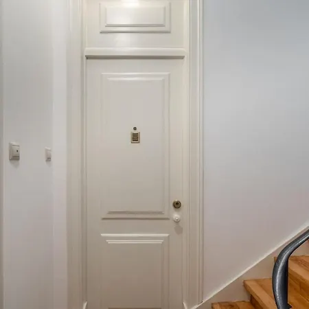 Lisbeyond - Estrela Gem - Walk To Basilica & Parks * Lisboa